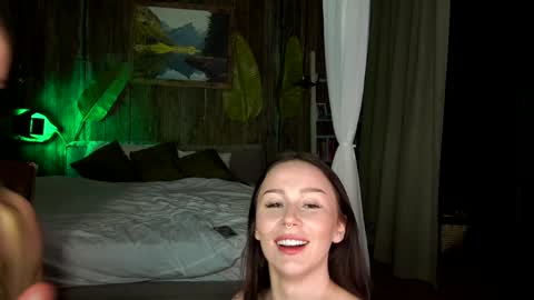 Mia and friends online show from 01/25/25, 01:52