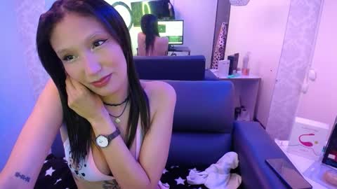 Snapshot of mia_collens_ chatting on 02/05/26, 10:36 MIA online show from 02/05/26, 10:36