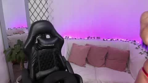mia_collins_b online show from 04/29/26, 05:55