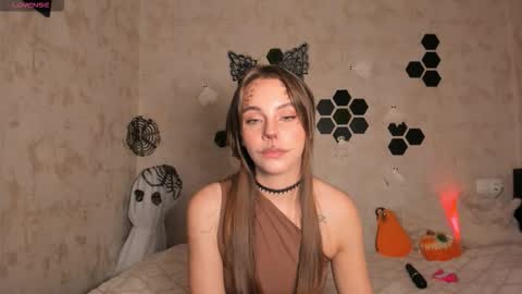 Mia  next stream Thursday 1400 UTC1 Friday 1400 UTC1 online show from 10/30/25, 02:18