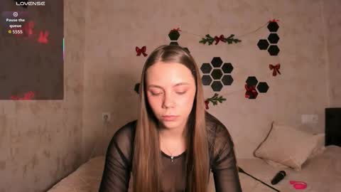 Snapshot of mia_com chatting on 01/05/26, 05:27 Mia next stream Thursday 1400 UTC1 Friday 1400 UTC1 online show from 01/05/26, 05:27