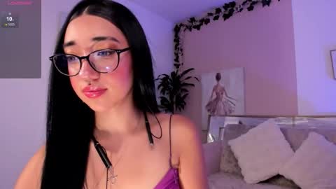 mia_corner online show from 11/28/25, 08:44