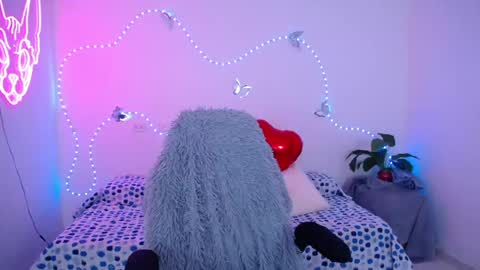 Snapshot of mia_cute_girl chatting on 06/04/26, 12:00 mia_cute_girl online show from 06/04/26, 12:00