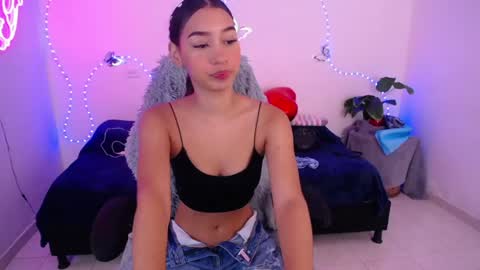 Snapshot of mia_cute_girl chatting on 06/07/26, 12:20 mia_cute_girl online show from 06/07/26, 12:20
