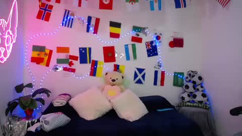Snapshot of mia_cute_girl chatting on 06/11/26, 12:25 mia_cute_girl online show from 06/11/26, 12:25