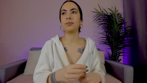 Sarah Luna online show from 04/30/26, 12:11