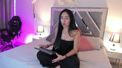 mia_davis__ online show from 05/28/26, 12:02