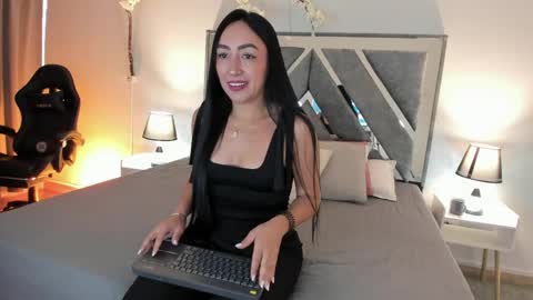 mia_davis__ online show from 05/29/26, 12:03