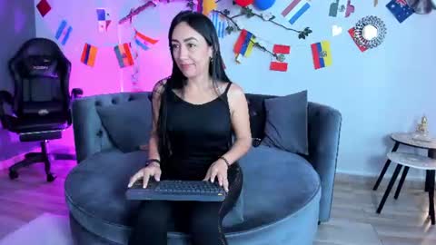 mia_davis__ online show from 06/30/26, 11:22