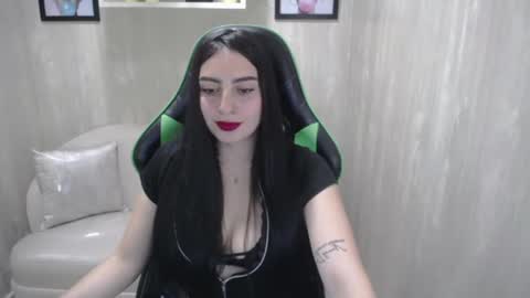 Snapshot of mia_desire_a chatting on 07/30/26, 04:17 Mia online show from 07/30/26, 04:17