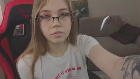 Snapshot of mia_dixson chatting on 10/12/25, 07:18 Mia online show from 10/12/25, 07:18