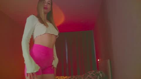 Snapshot of mia_fleur_ chatting on 03/11/25, 04:10 Mia online show from 03/11/25, 04:10