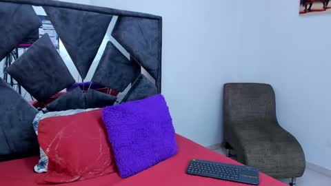 mia fox online show from 12/02/25, 12:43