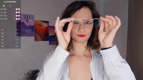 Snapshot of mia_frizz chatting on 02/17/25, 07:15 Mia online show from 02/17/25, 07:15