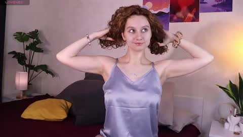 Snapshot of mia_frizz chatting on 06/18/26, 09:36 Mia online show from 06/18/26, 09:36