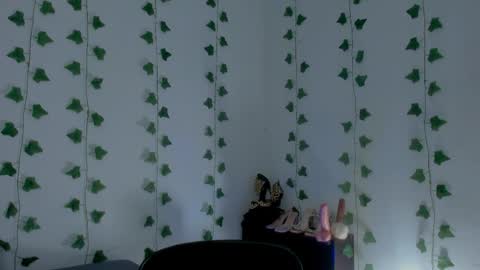 Snapshot of mia_garcia2 chatting on 04/06/26, 10:11 MIA online show from 04/06/26, 10:11