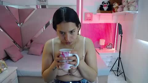 Snapshot of mia_garcia28 chatting on 06/19/26, 01:59 mia_garcia28 online show from 06/19/26, 01:59