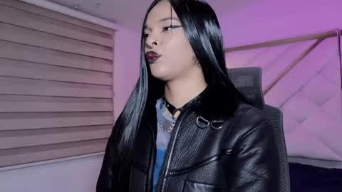 Mia online show from 05/06/26, 02:51