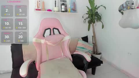 Snapshot of mia_girl00 chatting on 01/11/26, 02:49 Mia online show from 01/11/26, 02:49