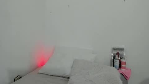 Snapshot of mia_girl00 chatting on 03/01/26, 06:59 Mia online show from 03/01/26, 06:59