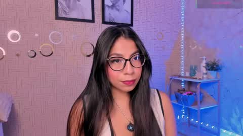 Mia online show from 05/08/26, 01:27