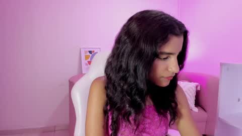 Snapshot of mia_greco1 chatting on 11/08/25, 11:43 mia_greco1 online show from 11/08/25, 11:43