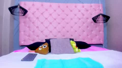 Snapshot of mia_hornny chatting on 11/26/25, 12:28 Mia online show from 11/26/25, 12:28