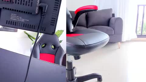 Snapshot of mia_hotwife chatting on 11/11/25, 07:25 Mia.... Nice to meet you thumb up me please its important online show from 11/11/25, 07:25