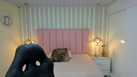 Naomi online show from 05/13/26, 12:13