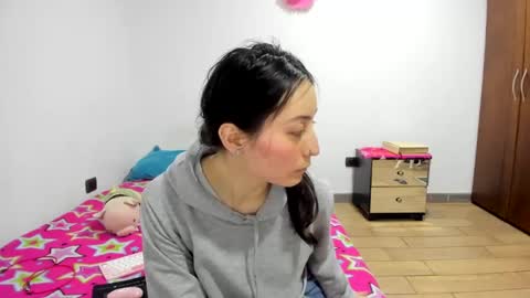 mia kaneee online show from 01/11/25, 04:06