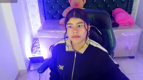 mia_kittie_m online show from 05/09/26, 07:30