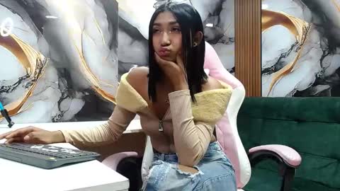 Mia.  online show from 05/02/26, 10:53