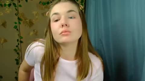 Snapshot of mia_lemm chatting on 06/19/26, 08:29 mia_lemm online show from 06/19/26, 08:29