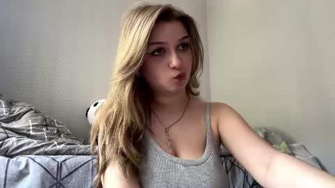 Snapshot of mia_livy chatting on 06/13/26, 11:08 Miaaa online show from 06/13/26, 11:08
