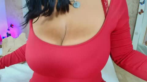 Snapshot of mia_lopez52 chatting on 06/09/26, 06:19 MIALOPEZ . Y . online show from 06/09/26, 06:19