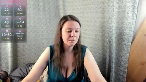 Snapshot of mia_lores chatting on 10/21/25, 09:32 mia_lores online show from 10/21/25, 09:32