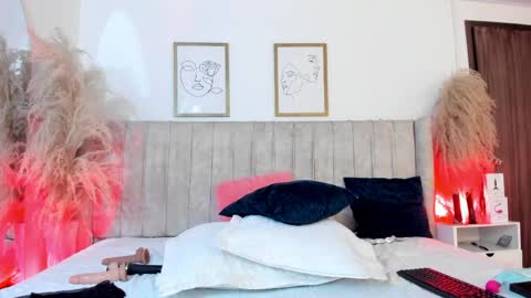 Snapshot of mia_lourence chatting on 05/21/26, 02:24 Mia online show from 05/21/26, 02:24