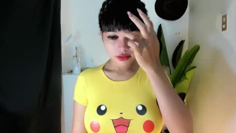 Snapshot of mia_lover9 chatting on 05/06/26, 08:03 M I A online show from 05/06/26, 08:03