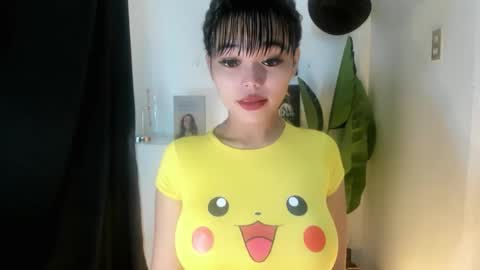 Snapshot of mia_lover9 chatting on 05/13/26, 08:01 M I A online show from 05/13/26, 08:01