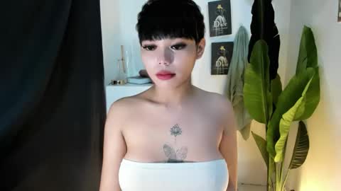 Snapshot of mia_lover9 chatting on 05/16/26, 05:45 M I A online show from 05/16/26, 05:45
