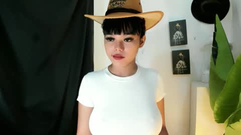 Snapshot of mia_lover9 chatting on 06/05/26, 03:24 M I A online show from 06/05/26, 03:24