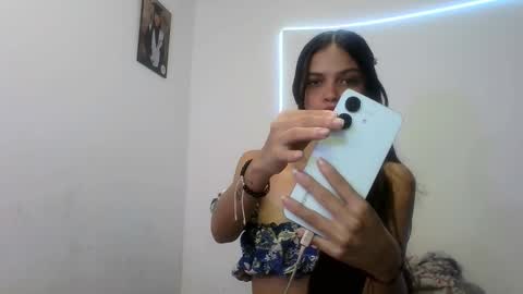 Snapshot of mia_lucy_21 chatting on 11/05/25, 08:09 mia lucy 21 online show from 11/05/25, 08:09