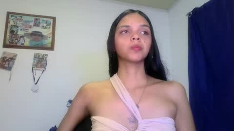 Snapshot of mia_lucy_21 chatting on 12/14/25, 10:14 mia lucy 21 online show from 12/14/25, 10:14
