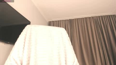 Snapshot of mia_lui chatting on 04/30/26, 10:21 Mia 3 online show from 04/30/26, 10:21