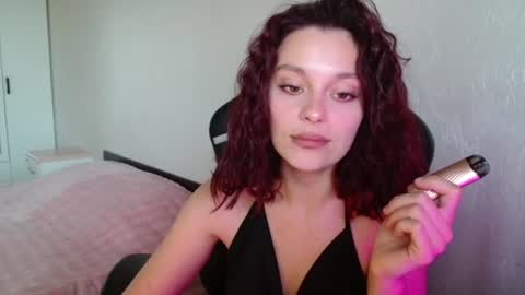 Snapshot of mia_luiza chatting on 06/17/26, 09:45 mia_luiza online show from 06/17/26, 09:45