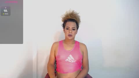 Snapshot of mia_luxce29 chatting on 01/07/26, 03:31 ---Mia--- online show from 01/07/26, 03:31