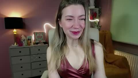 Mia online show from 03/08/25, 07:27