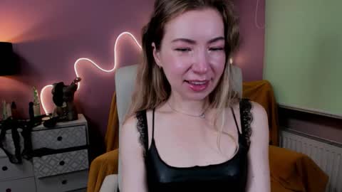 Mia online show from 09/19/25, 06:37