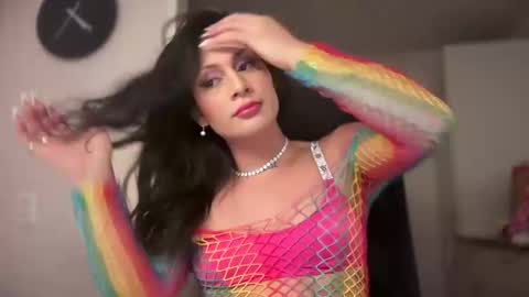 Snapshot of mia_mattel chatting on 12/14/24, 02:21          333 online show from 12/14/24, 02:21
