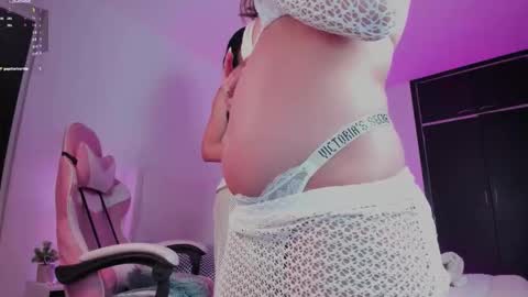 Snapshot of mia_mattel chatting on 10/20/25, 06:47          333 online show from 10/20/25, 06:47
